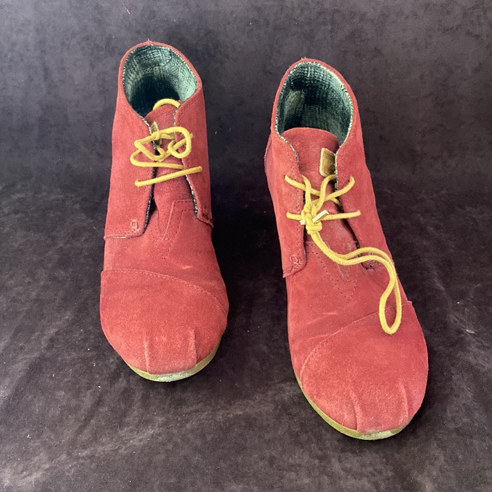 Burgundy Toms Wedges - Picture 2 of 6